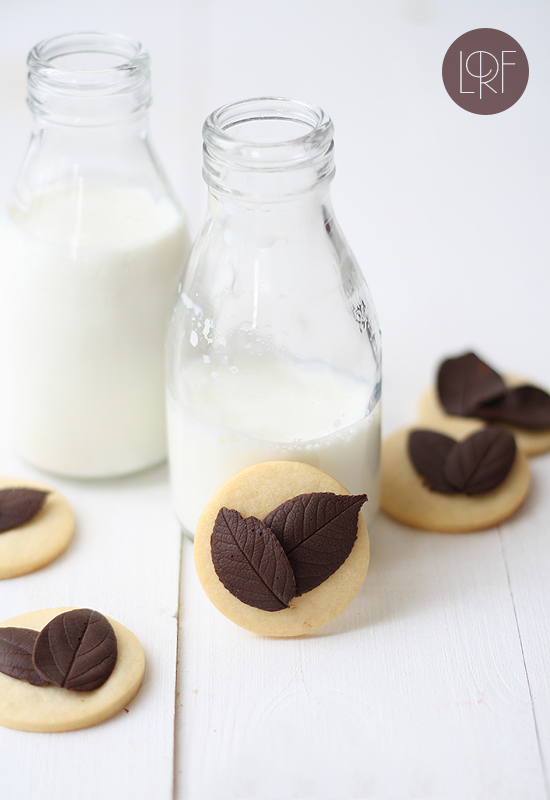 Cookies with chocolate leaves Cookies with chocolate leaves