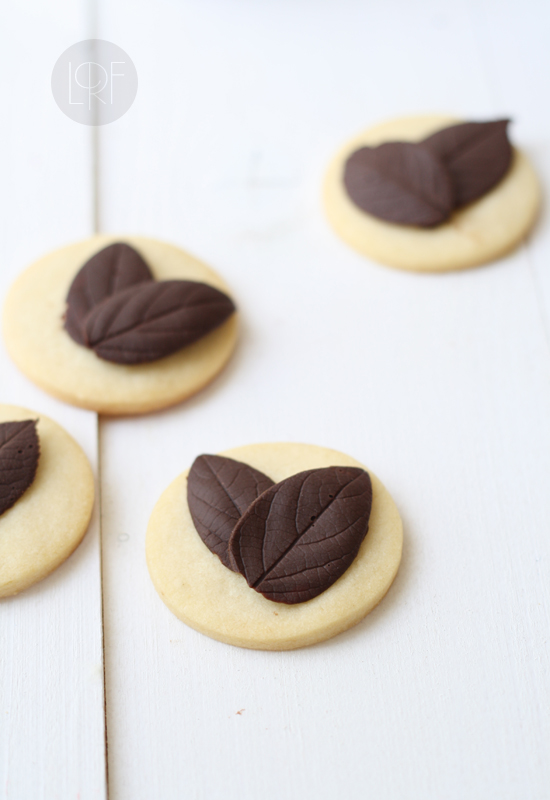 Cookies with chocolate leaves Cookies with chocolate leaves