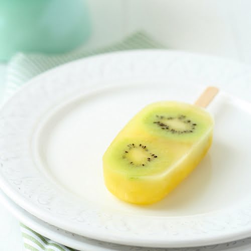 Polos de piña y kiwi
