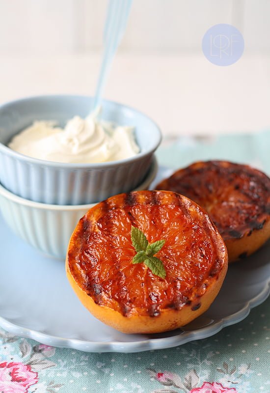 Pomelo a la parrilla con mascarpone