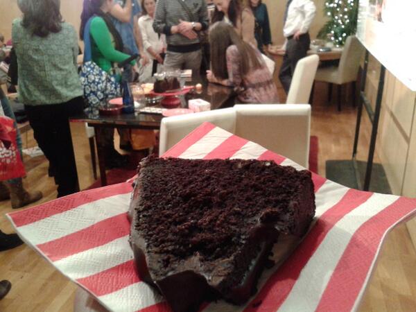 Primer plano del bundt cake. Firma al fondo