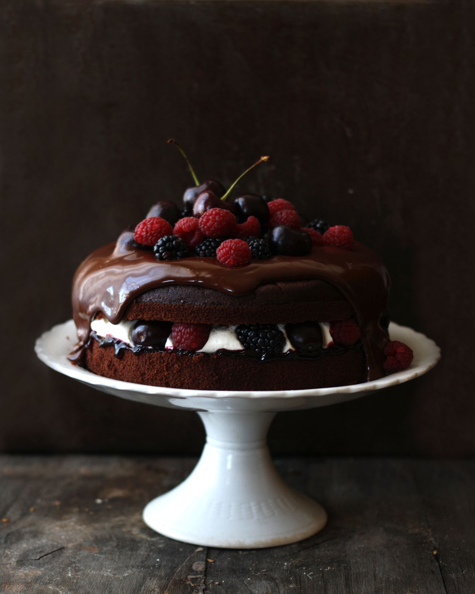Tarta Selva Negra con frutos rojos